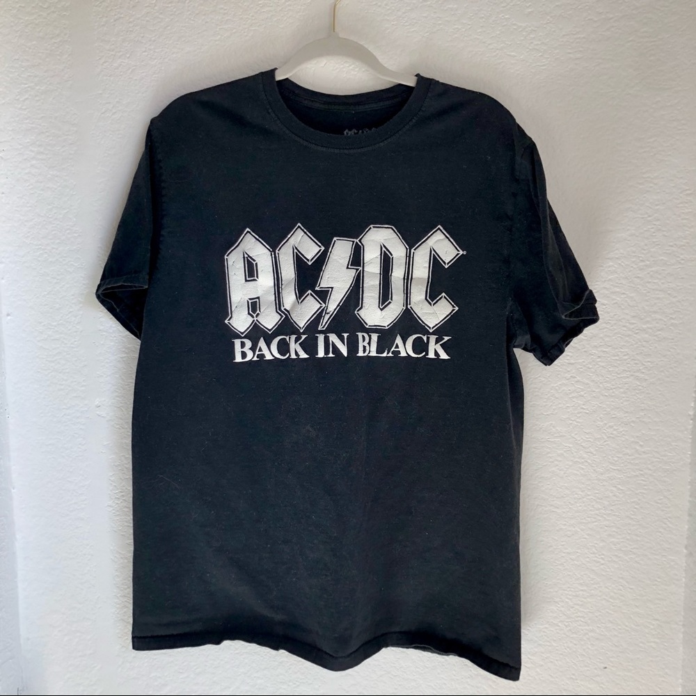 AC/DC Tee black N white 

•$25